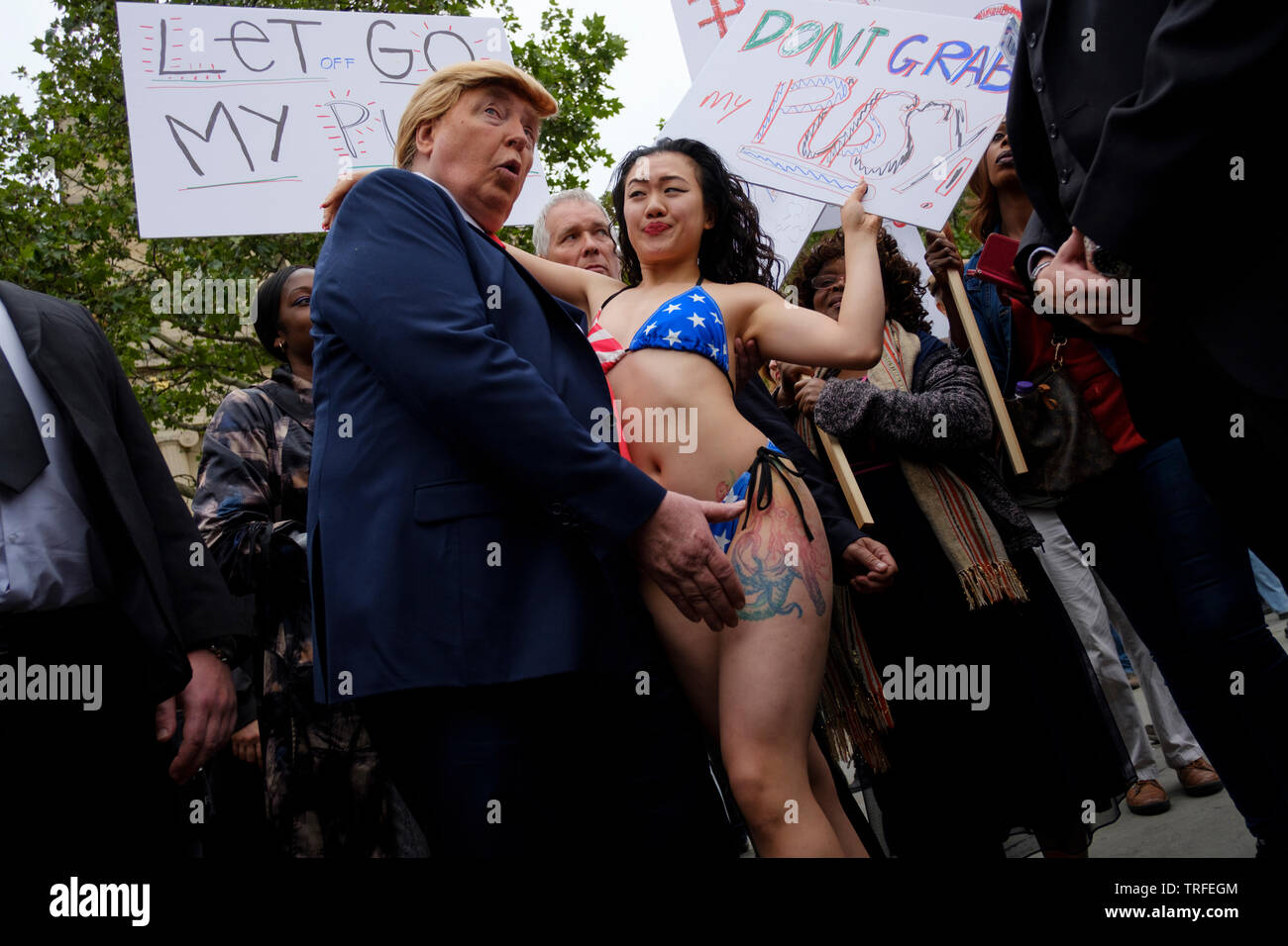 Gemeinsam gegen Trump, nationalen Demonstration, 4. Juni 2019 in London. Tausende versammeln sich in Central London gegen Donald Trump Staatsbesuch in London zu protestieren. Die Demonstranten demostrate gegen seinen Rassismus, mysogyny, Klima der Ablehnung und Störungen in der britischen Politik. (Foto von Mike Abrahams) Stockfoto