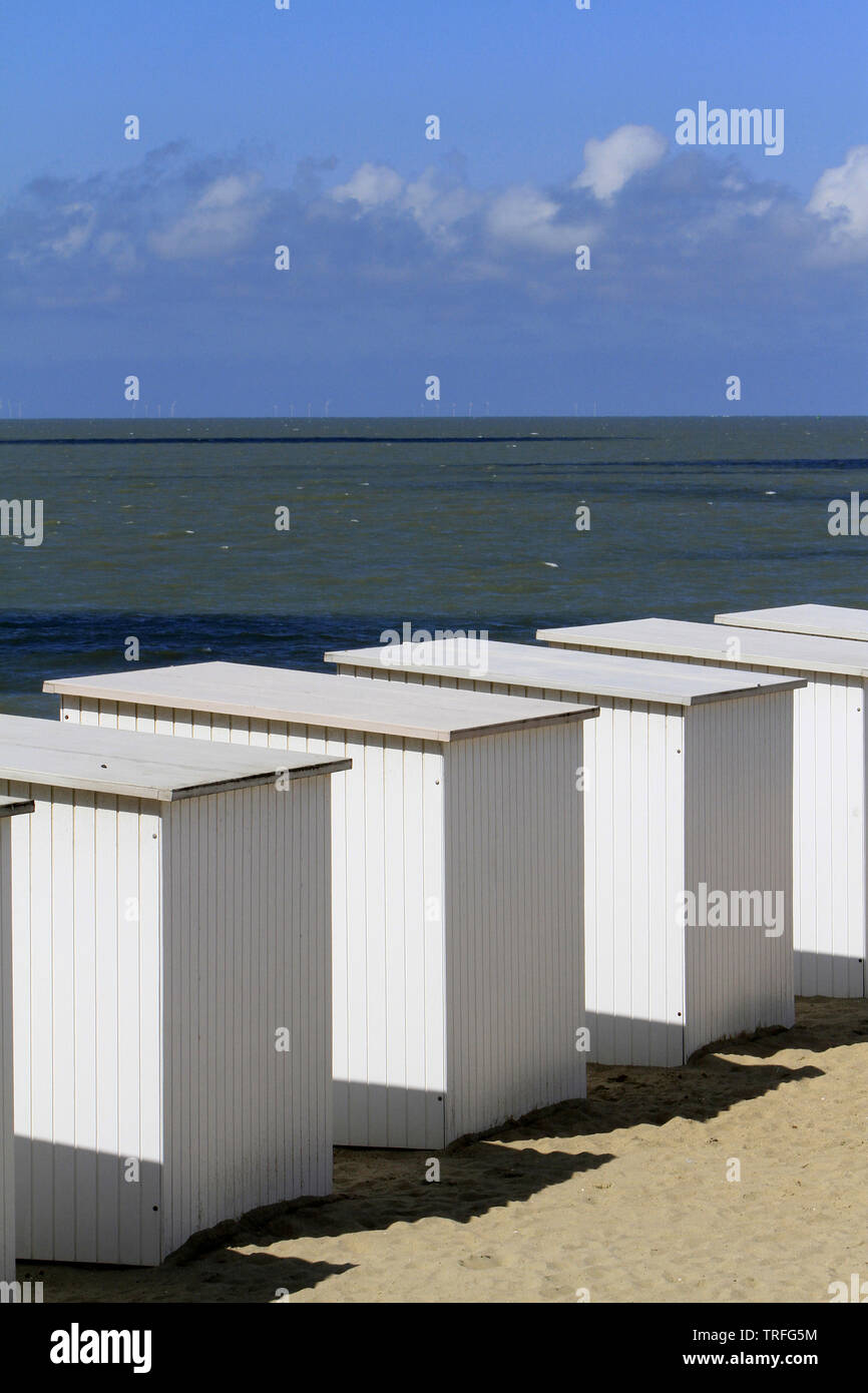 Cabanons Sur La Plage En Bord De Mer Knokke Le Zoute Belgique Stockfotografie Alamy