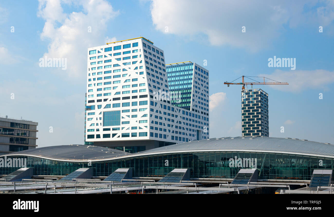 Die moderne Architektur mit Utrecht Utrecht Centraal Station Rathaus, der Stadskantoor (City Office) und apartmentbuilding der SYP. Die Niederlande. Stockfoto