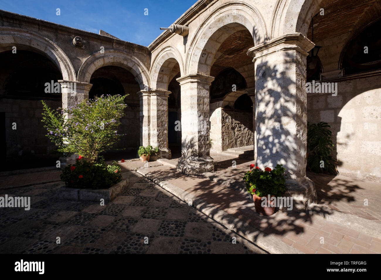 Innenhof im Kloster von Santa Catalina de Siena auch als Kloster Santa Catalina im historischen Zentrum von Arequipa, Peru Stockfoto