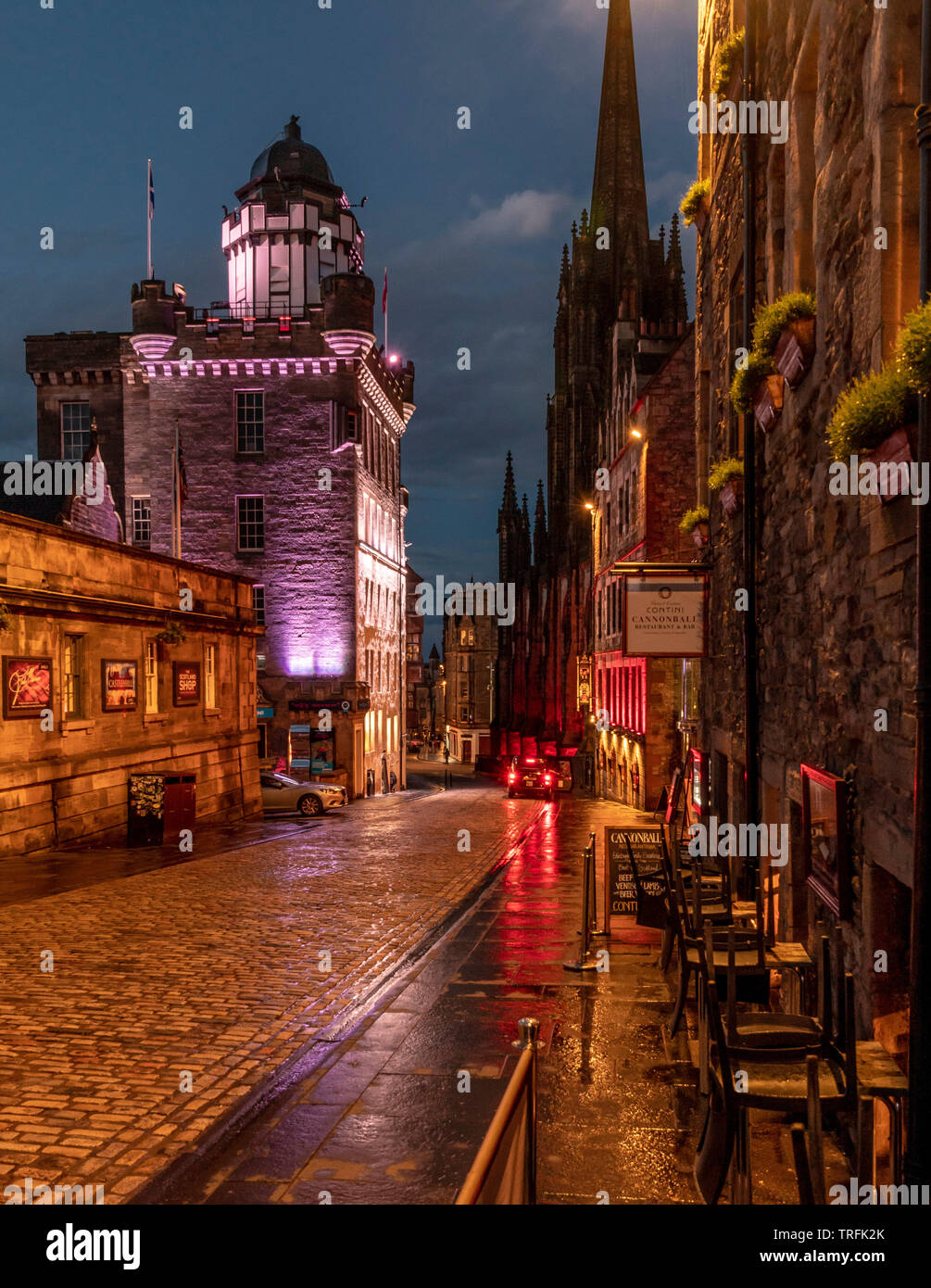 Castlehill, oben auf der Royal Mile, Edinburgh bei Nacht Stockfoto