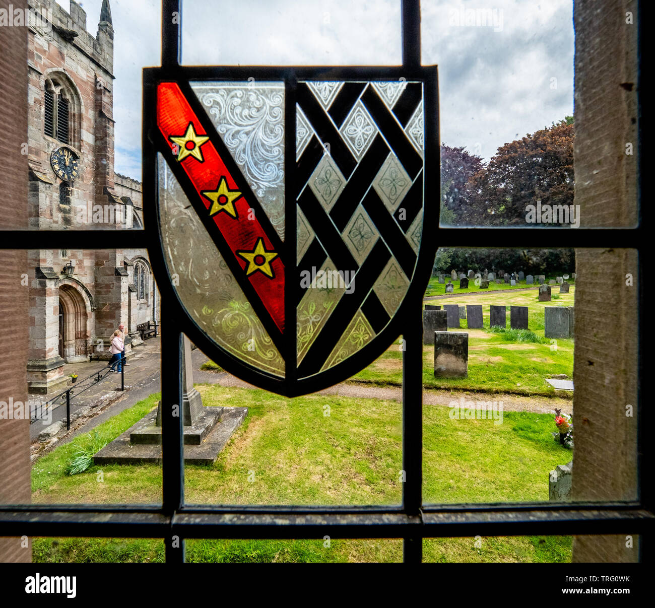 Wappen aus der Ehe von John bradburn und Anne Vernon in einem verbleite Fenster der Norbury alte Halle in der Nähe von Ashbourne, Derbyshire UK Stockfoto