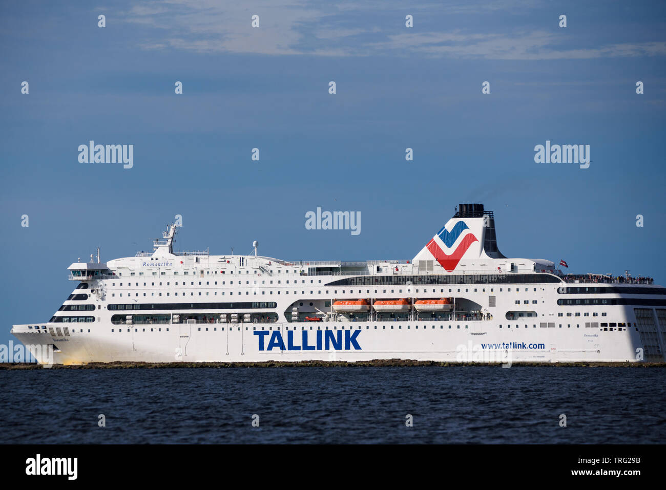 DAUGAVGRIVA, Lettland. 1. Juni 2019. Die Firma Fähre TALLINK Romantika in der Nähe der Mole geht in Stockholm, Schweden. Stockfoto