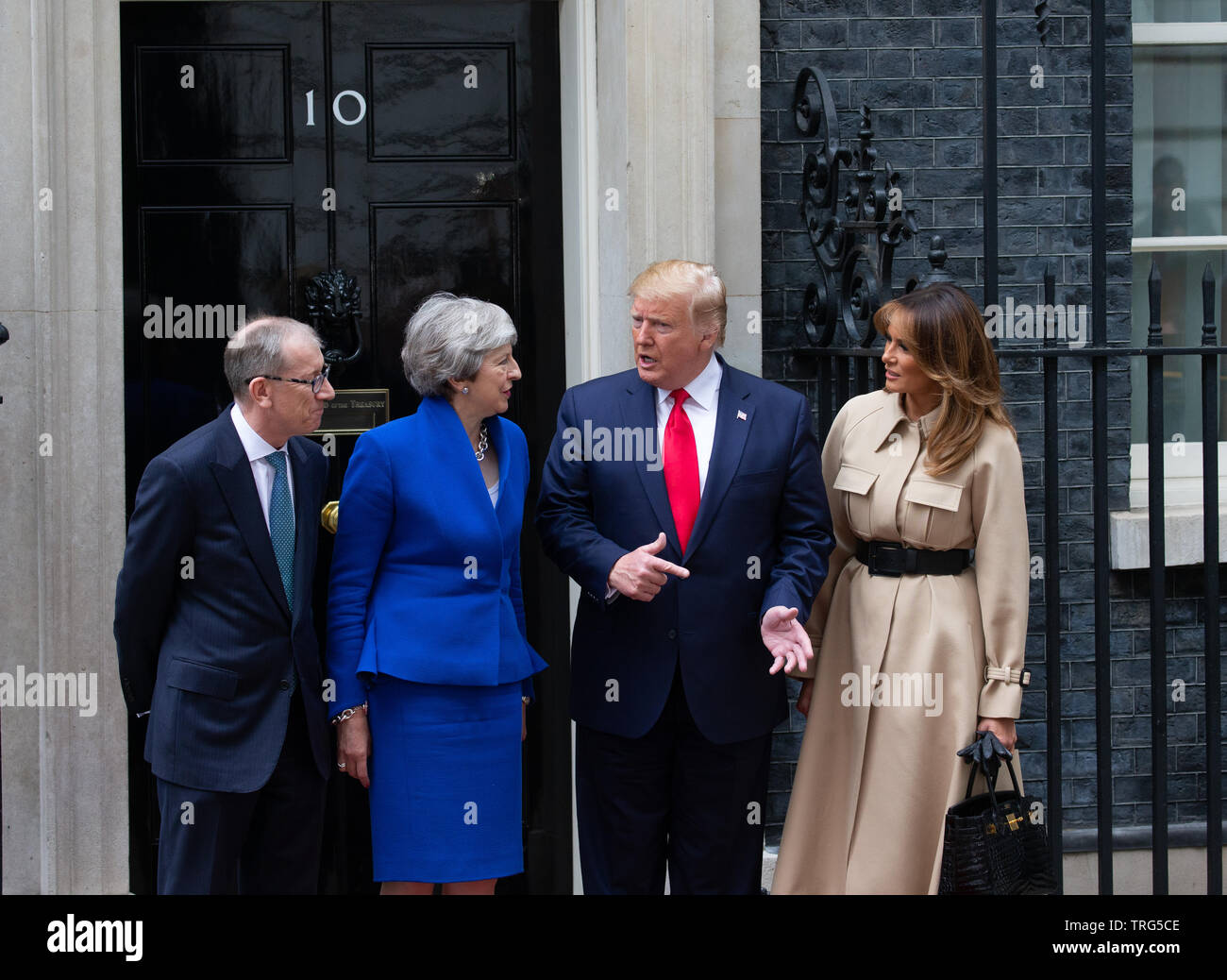 Philip, Theresa May, Donald Trump und Melania Trump auf die Schritte der Downing Street 10 als Präsident genießt seinen Staatsbesuch in Großbritannien. Stockfoto