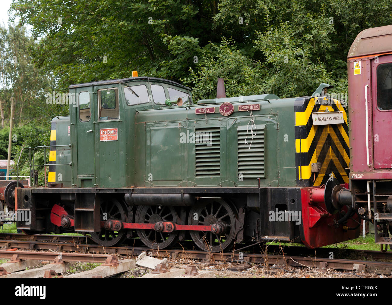 Seitenansicht eines Ruston & Hornsby Typ LSSH 0-6-0 Dh Nr. 427'' die Büffelleder" & "9. Feld Squadron Royal Engineers', am East Kent Railway Trust Stockfoto