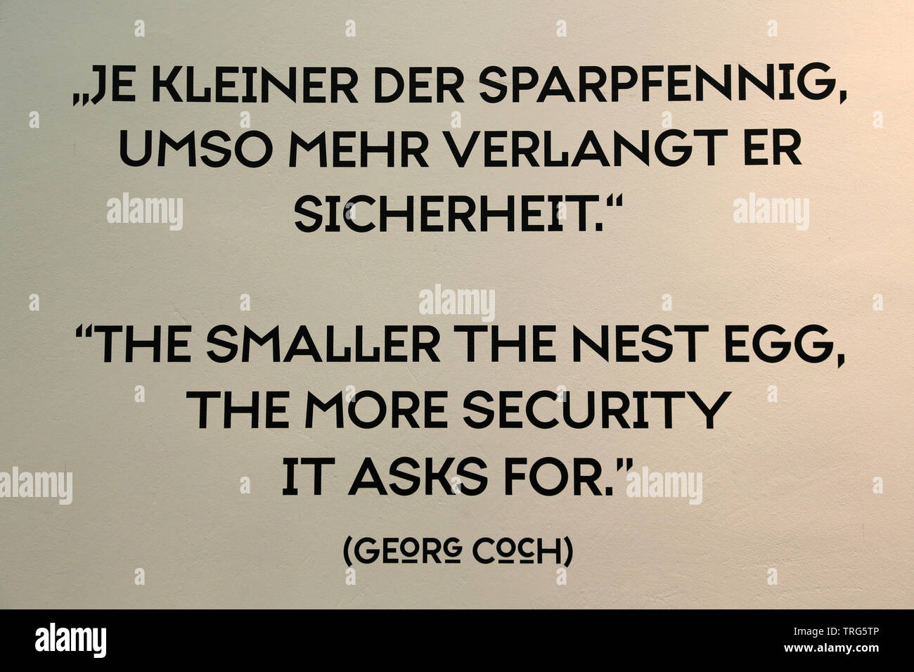 "Je kleiner die Notgroschen der Mehr seurity Es fordert". Georg Coch. Post Office Savings Bank Gebäude von Otto Wagner. La Caisse d'Epargne de la pos Stockfoto