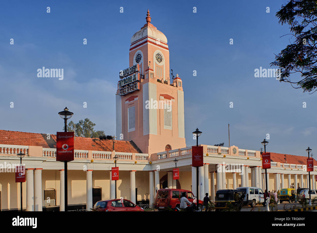 31 Okt 2009 MYSOR Eisenbahn Stationn und Uhrturm MYSORE Karnataka, Indien Stockfoto