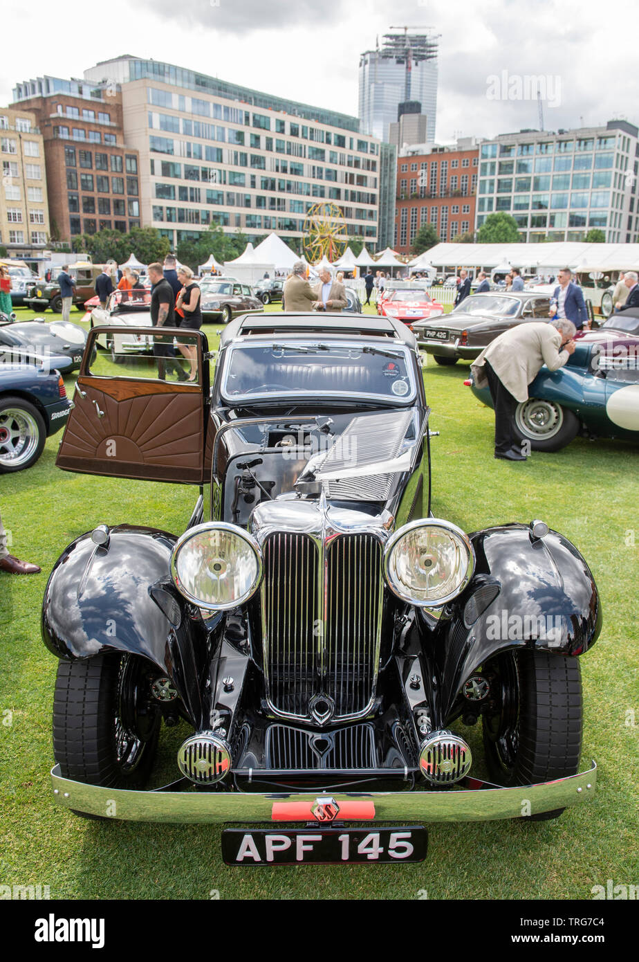Honourable Artillery Company HQ, London, UK. 5. Juni 2019. Über 120 fahrende greats, im Wert von über £ 70 m, vom 5-6 Juni in der HAC-Gelände. Autos sind in sieben verschiedenen Klassen gruppiert, von den Verlorenen Marques, die Ikonen, die in Deutschland hergestellt. Bild: 1933 Jaguar SS1 in der Großen zone Marques. Credit: Malcolm Park/Alamy Leben Nachrichten. Stockfoto