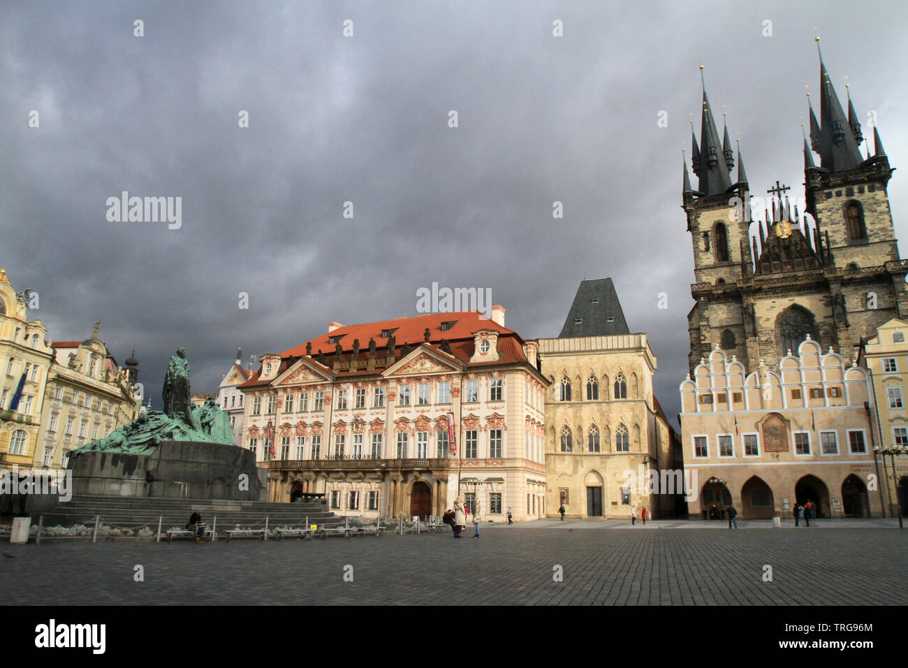 Eglise gothique Notre-Dame de Tyn sur la place de la Vieille Ville. Prag. République Tchèque. Stockfoto