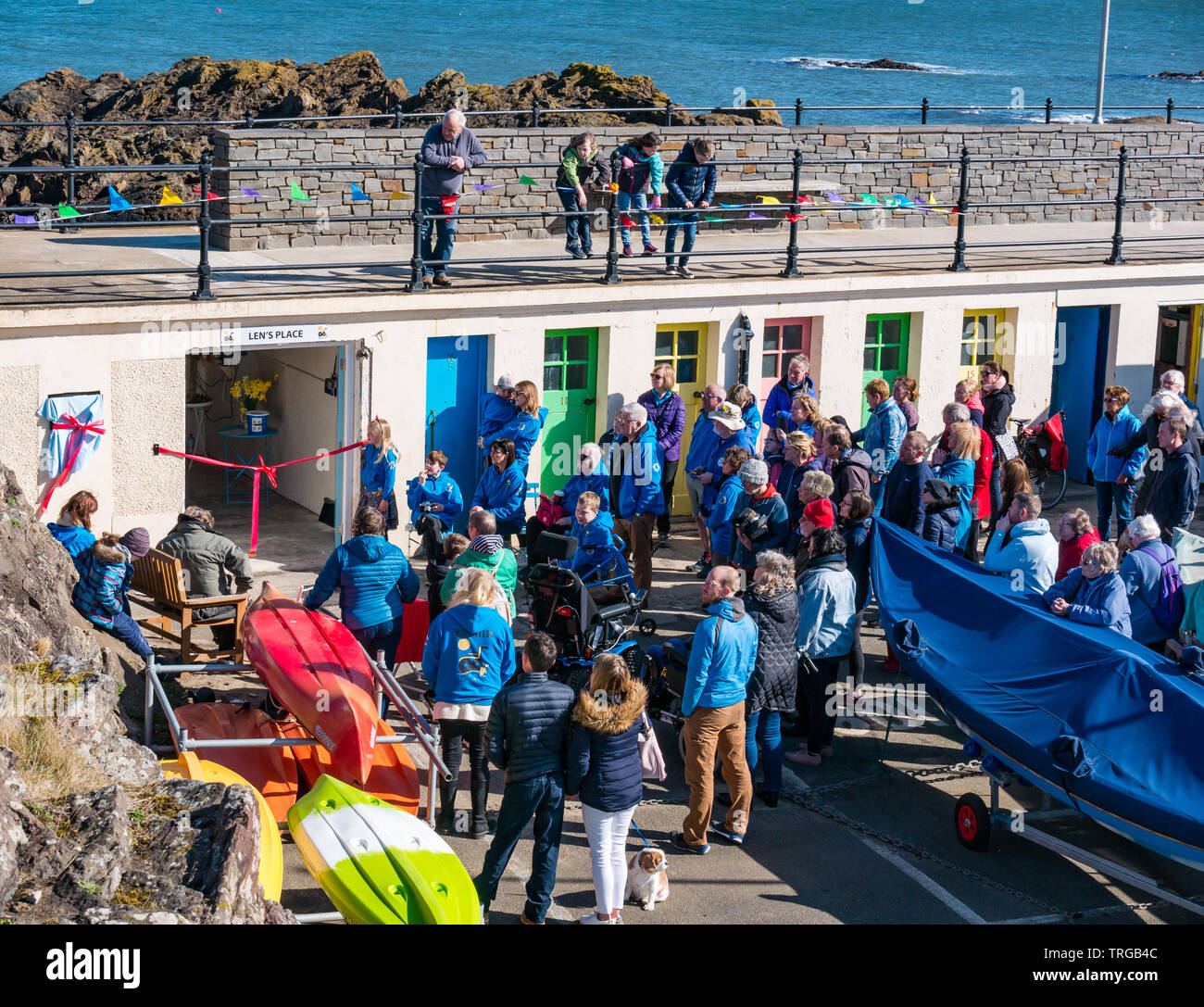 North Berwick, East Lothian, Schottland, Vereinigtes Königreich, Nächstenliebe Strand Rollstühle feiert Eröffnung einer neuen Lagerbereich im Hafen Stockfoto