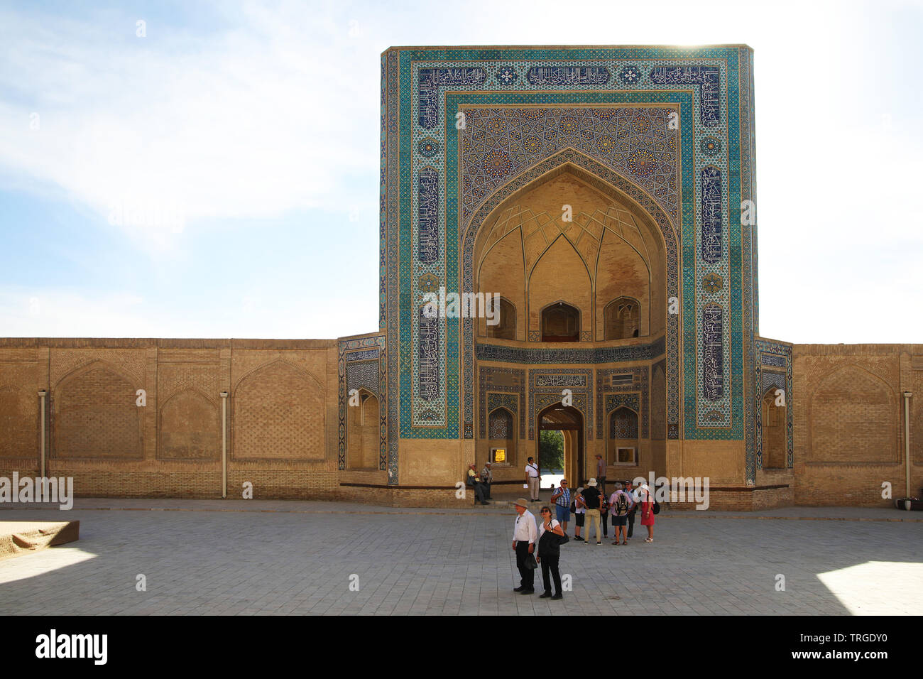 Touristen in Moschee Kalyan in Buchara, Usbekistan Stockfoto