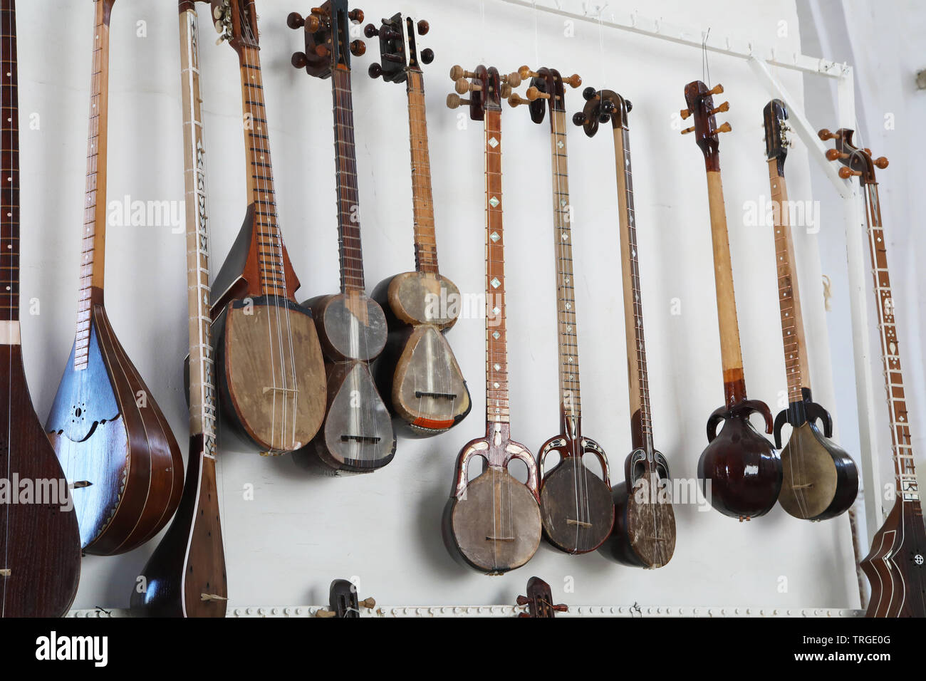 Usbekische traditionelle Musikinstrumente in Markt von Buchara, Usbekistan Stockfoto