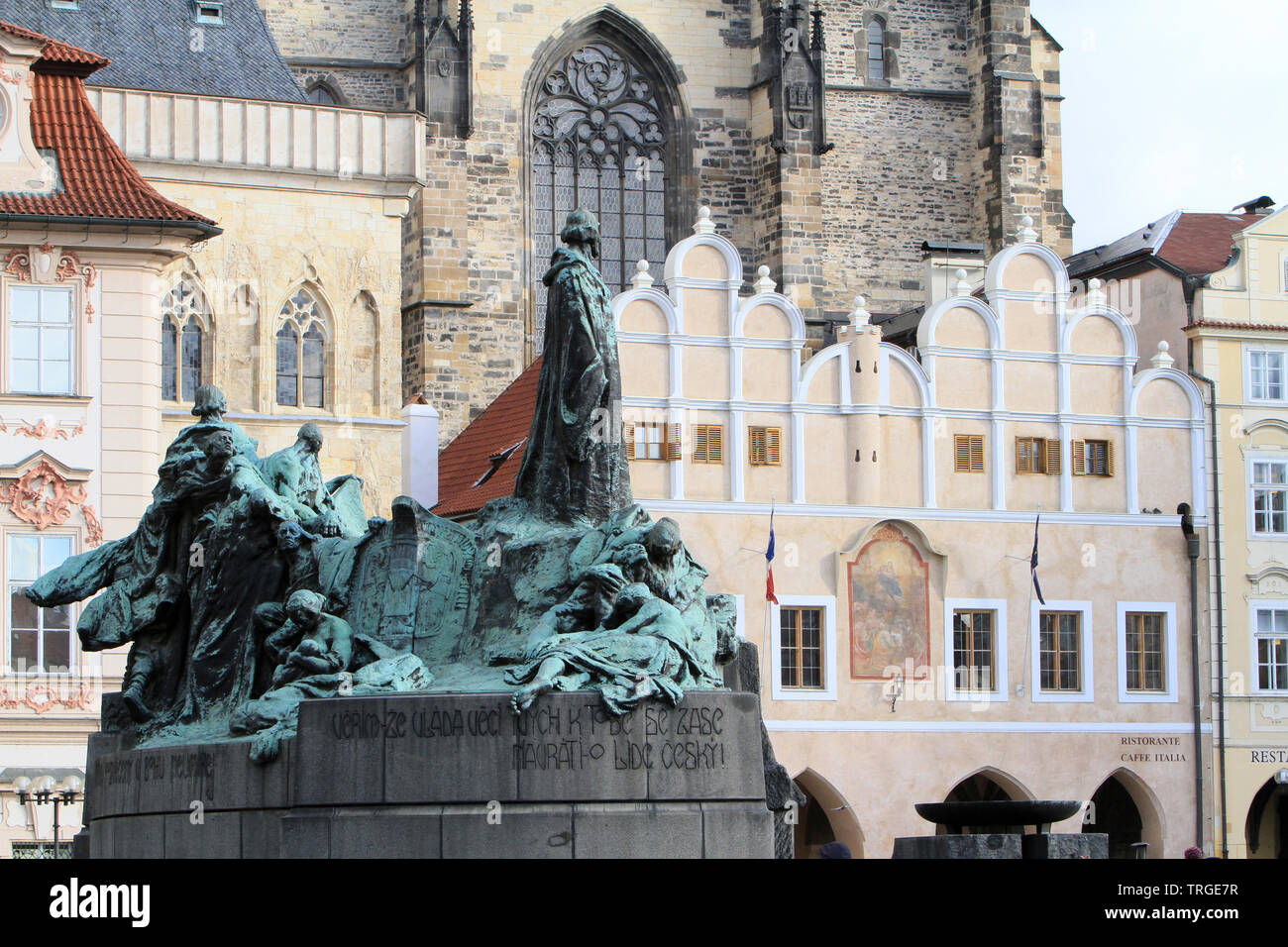 Mémorial du prédicateur Jan Hus et son auditoire sur la place de la Vieille Ville. Prag. Jan Hus Denkmal am Marktplatz der Altstadt. Prag. Der Tschechischen Republik Stockfoto