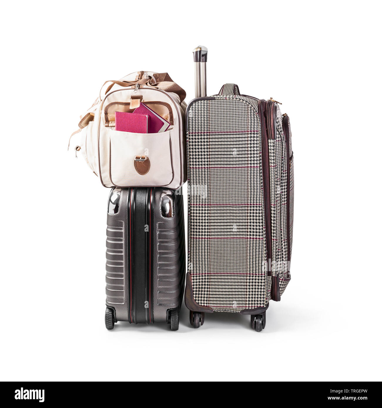 Reisekoffer und Reisetasche mit Pass auf weißem Hintergrund Freistellungspfad isoliert enthalten. Sommer, Urlaub und Reisen Konzept Stockfoto