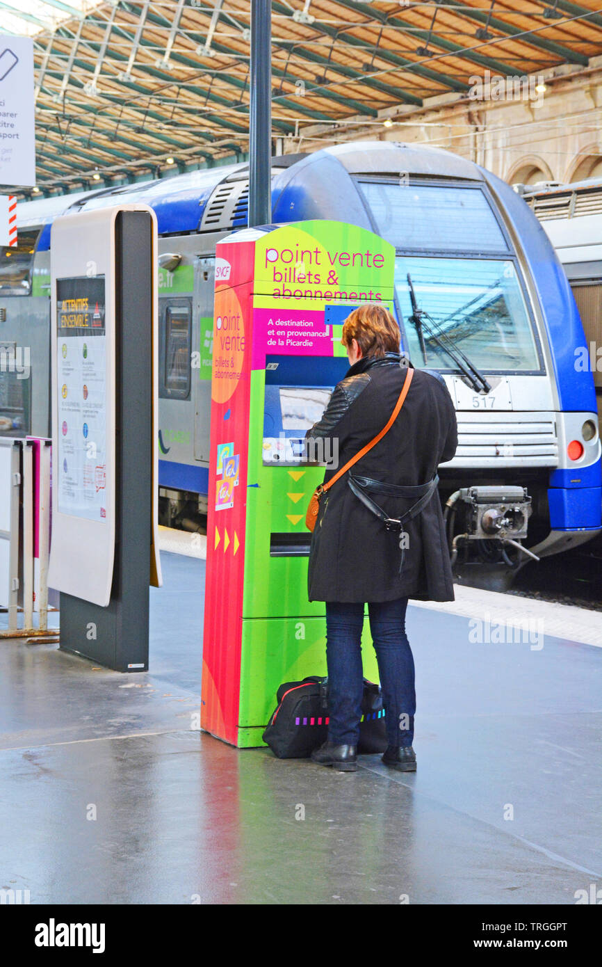 Geldautomat, Bahnhof Nord, Paris, Ile-de-France, Frankreich Stockfoto
