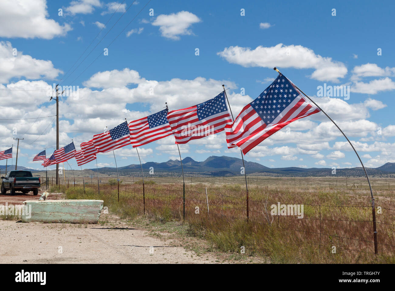 Usa Fahnen in der Wüste von Arizona, patriotischen Symbol für Amerika im Wind Stockfoto