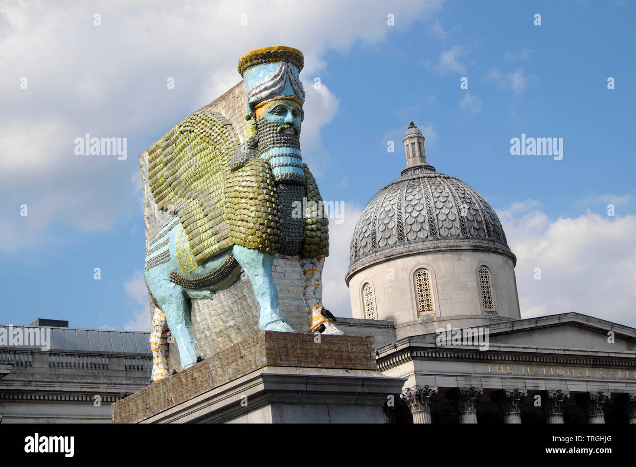 Fourth Plinth Trafalgar Square "der unsichtbare Feind..." Skulptur außerhalb der National Gallery im Frühjahr 2019 London England UK KATHY DEWITT Stockfoto
