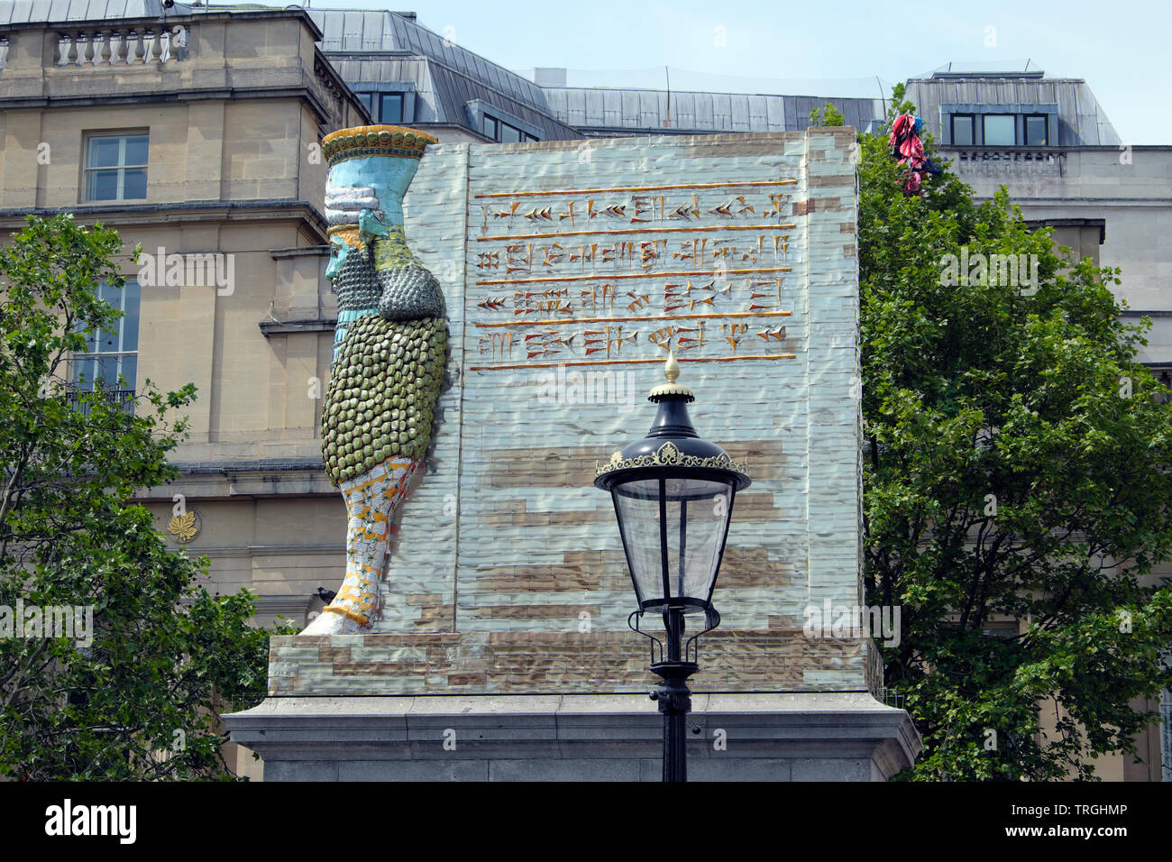 Fourth Plinth Trafalgar Square "der unsichtbare Feind..." Skulptur außerhalb der National Gallery im Frühjahr 2019 London England UK KATHY DEWITT Stockfoto