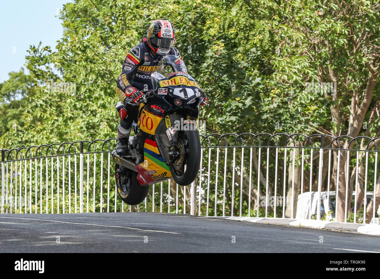 Conor Cummins (1) - milenco durch Padgetts Motorräder Honda auf seinem Weg zum dritten Platz in der ersten Klasse Superbike Rennen auf dem 2019 Isle of Man TT (Zu Stockfoto