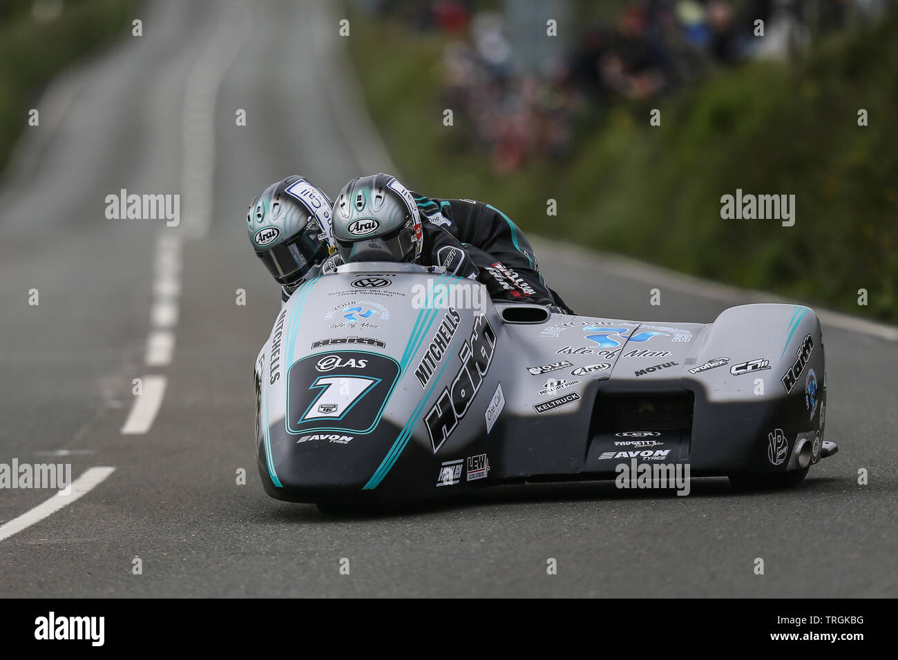 Ben Birchall & Tom Birchall in Aktion in der lokalisieren. im Formel 2 seitenwagen Klasse bei Creg-ny-Baa beim Qualifying in der 2019 Isle of Man TT (Touristische Stockfoto