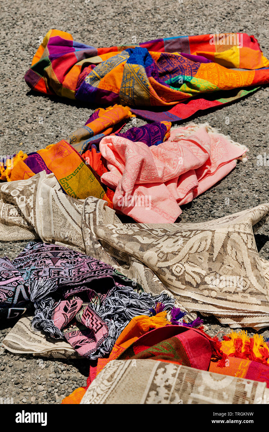 Farbenfrohe Mexikanische decken für Verkauf am Markt in Mexiko, Reise background-image Stockfoto