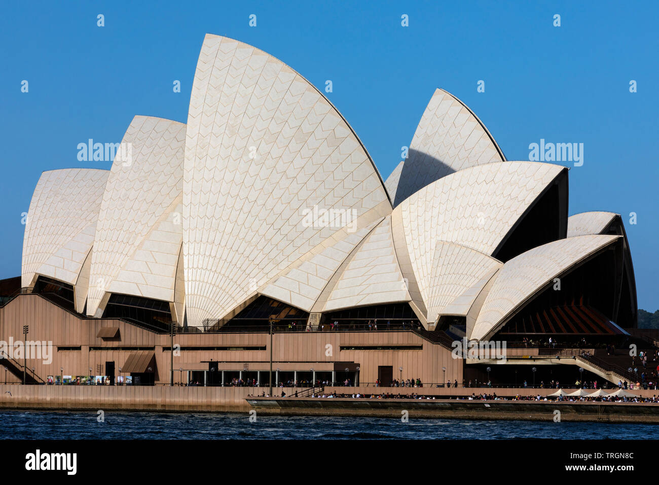 Australien, NEW SOUTH WALES, Sydney, Sydney Opera House, entworfen vom dänischen Architekten Jorn Utzon und im Oktober 1973 eröffnet Stockfoto