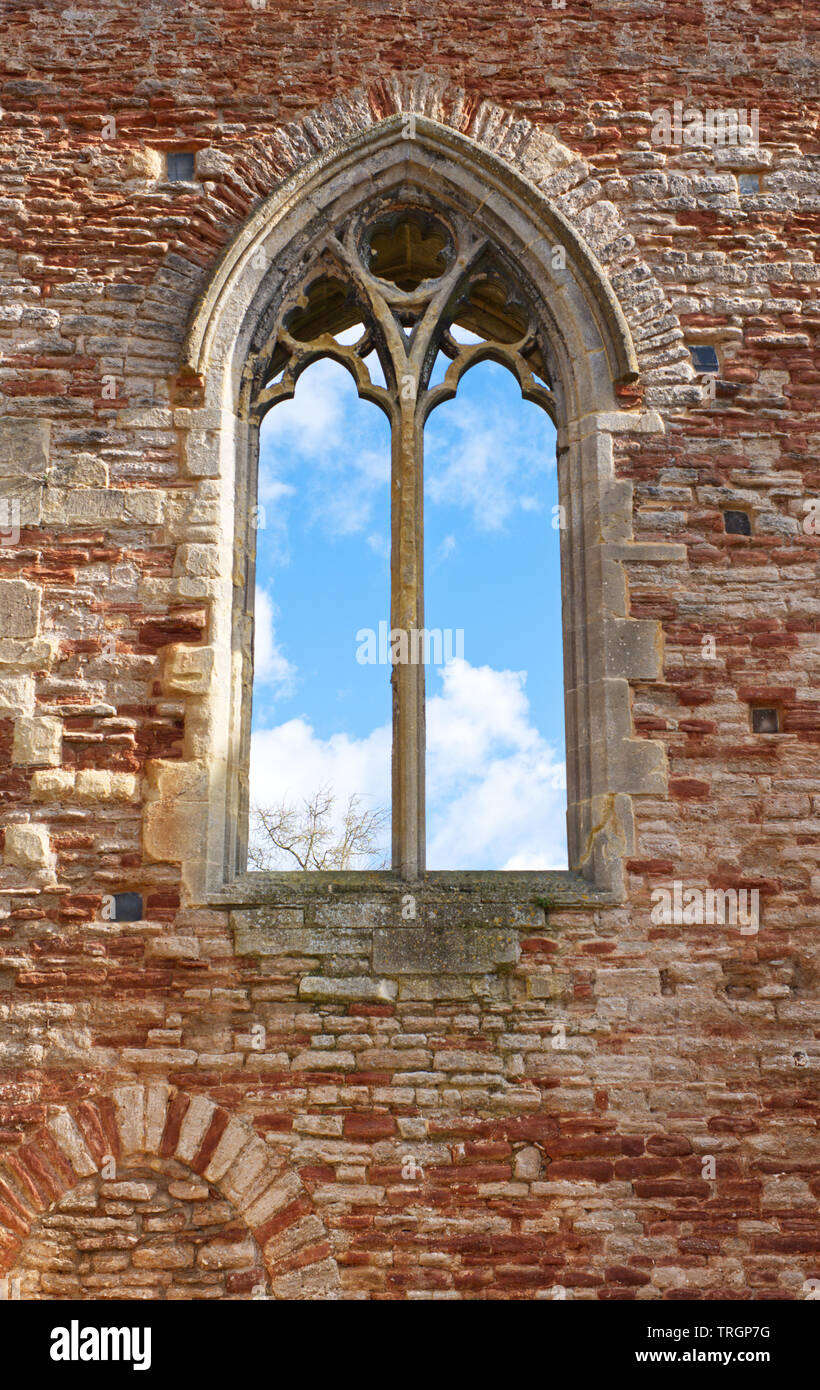 Detailansicht der Großen Halle gewölbten frame Fenster öffnen bei Bishop's Palace. Wells, Somerset, Großbritannien Stockfoto