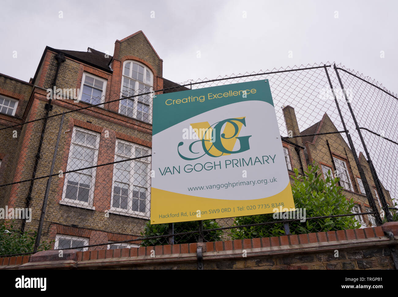 Van Gogh Grundschule, gegenüber dem renovierten Van Gogh Haus und