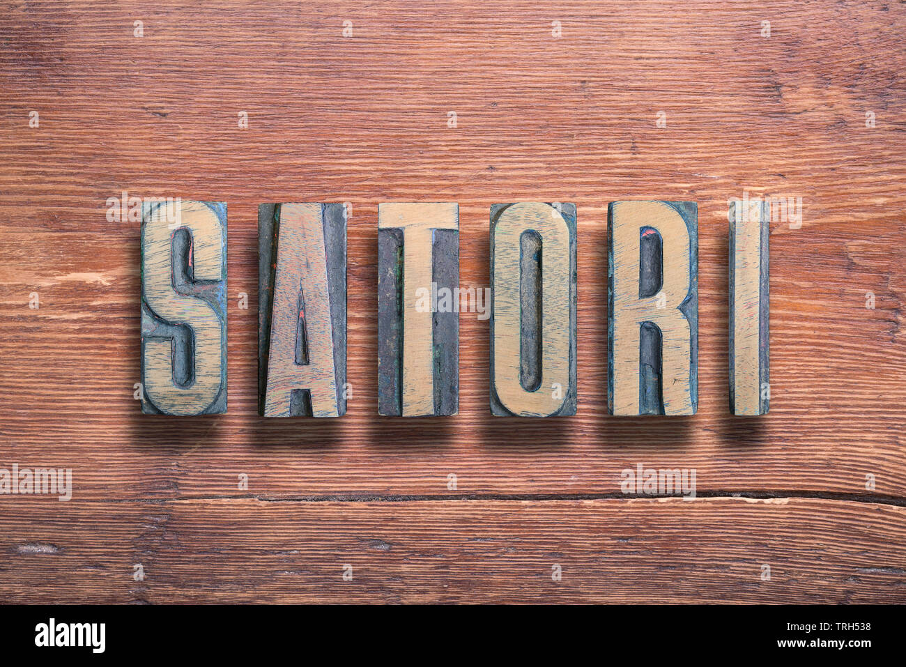 Satori Wort kombiniert auf Vintage lackierten Holz- Oberfläche Stockfoto