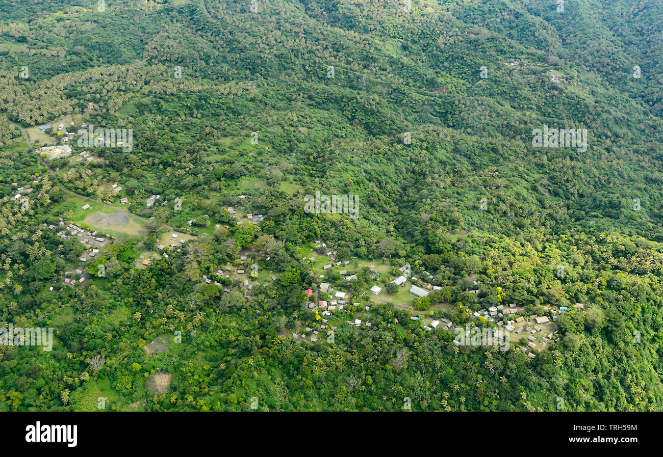 Luftaufnahme von einem kleinen Dorf auf der Insel Tanna, Vanuatu Stockfoto