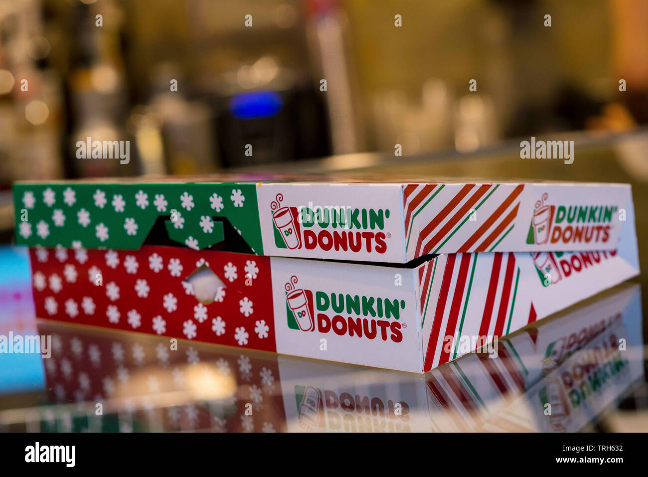 Dunkin Donuts Box Stockfotos Und Bilder Kaufen Alamy
