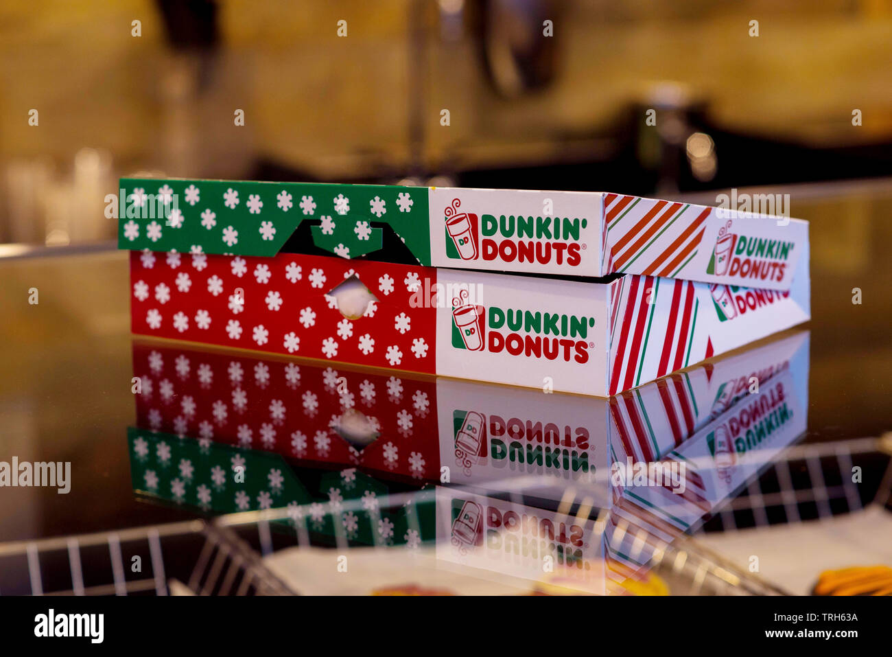 Dunkin Donuts Box Stockfotos Und Bilder Kaufen Alamy