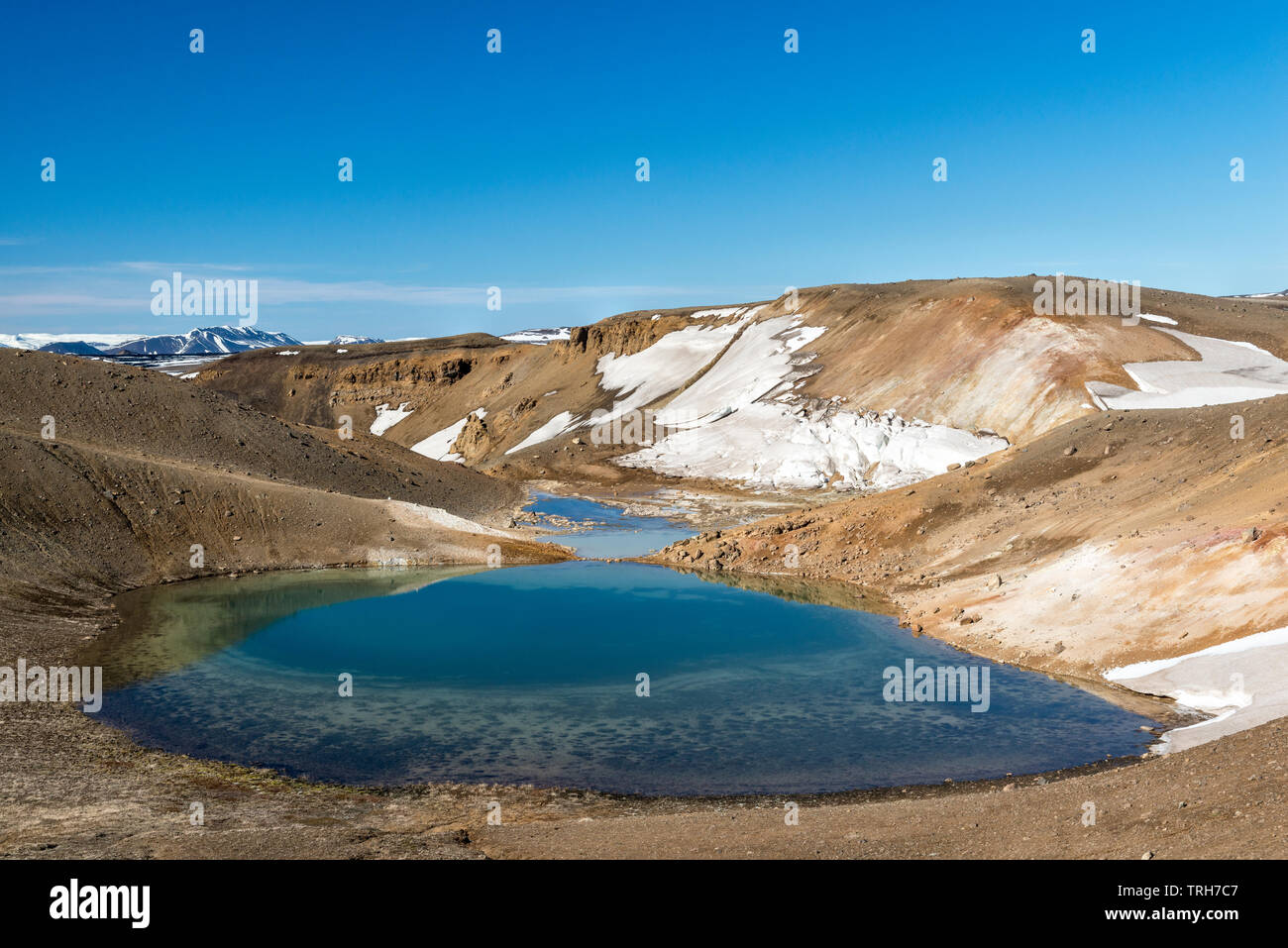 Twin Lakes, vulkanische Kraterseen, an den Hängen des Krafla, in der Nähe von Mývatn im Nordosten Islands. Diese sind nur über die berühmten stóra Víti See Stockfoto