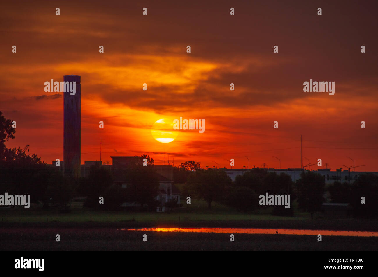 Am frühen Morgen Sonnenaufgang unter der Wolke Stockfoto