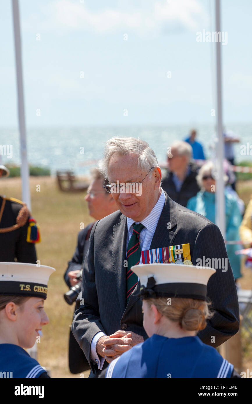 Seine Königliche Hoheit, der Herzog von Gloucester spricht mit Meer Kadetten am D-Day Gedenken auf Hayling Island, 6. Juni 2019. D Tag Gedenkfeier in der copp (Kombinierter Betrieb Lotsendienst Parteien) Memorial am Meer auf Hayling Island. Am 2. Mai 1944, Hayling Island Seafront war für die Praxis amphibische Landungen, als Übung Fabius 2 bezeichnet wird. Die copp Einheit wurde auf Hayling Island unter Anleitung von Lord Mountbatten im Jahr 1943 eingestellt. Das Denkmal ist auf die Soldaten, die als froschmänner und Kanuten für Strand Aufklärung und andere verdeckte Operationen vor der Landung der Alliierten ausgebildet. Stockfoto