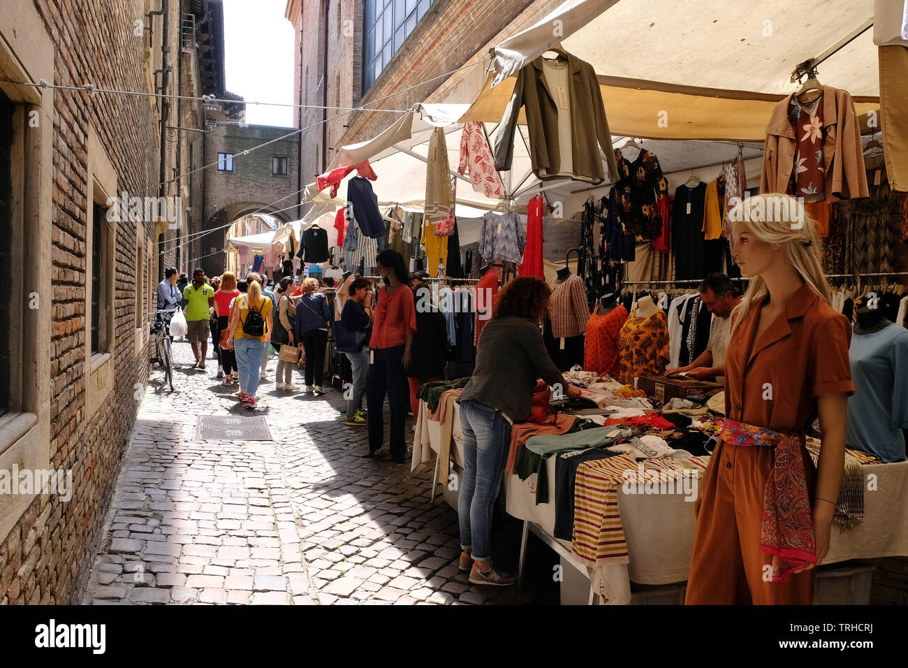 Markt am Samstag in der Küstenstadt Fano, Marken, Italien. Stockfoto