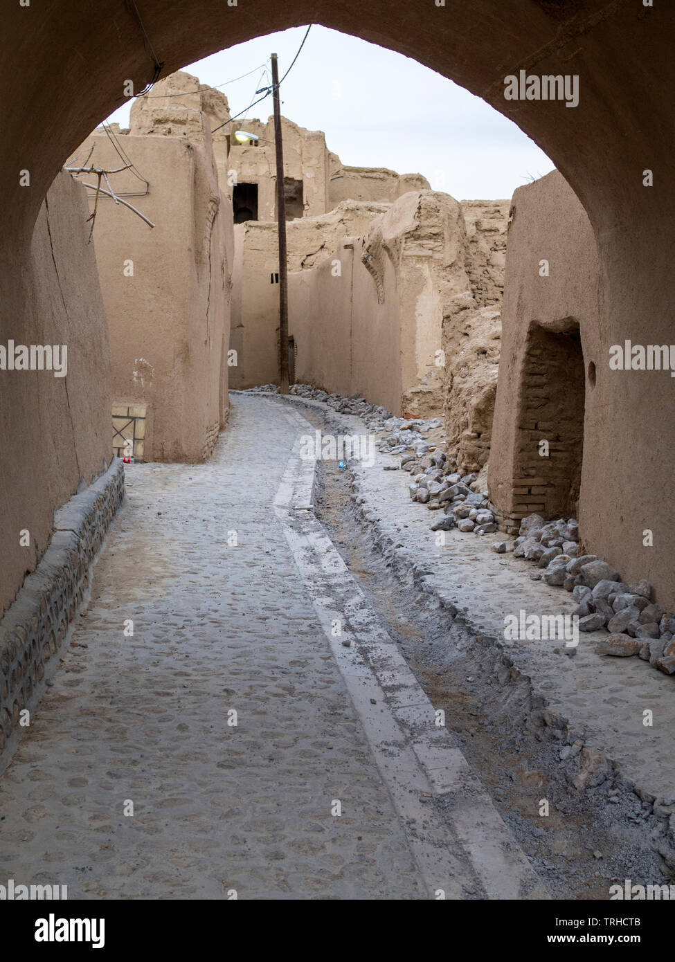 In der Altstadt von lehmziegeln Aqda, einer Stadt in der Wüste außerhalb von Yazd, Iran. Aqda wird derzeit für den Tourismusmarkt wiederhergestellt. Stockfoto