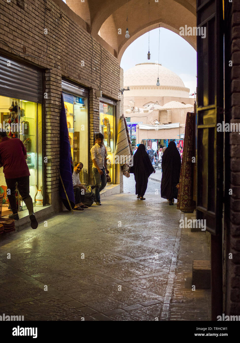 Touristische Geschäfte Leitung einen alten Marktplatz in der Altstadt von Yazd, Iran. Stockfoto