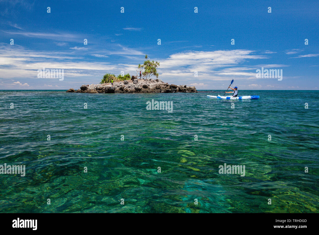 Kajak in der Nähe von Tufi, Cape Nelson, Papua-Neuguinea Stockfoto