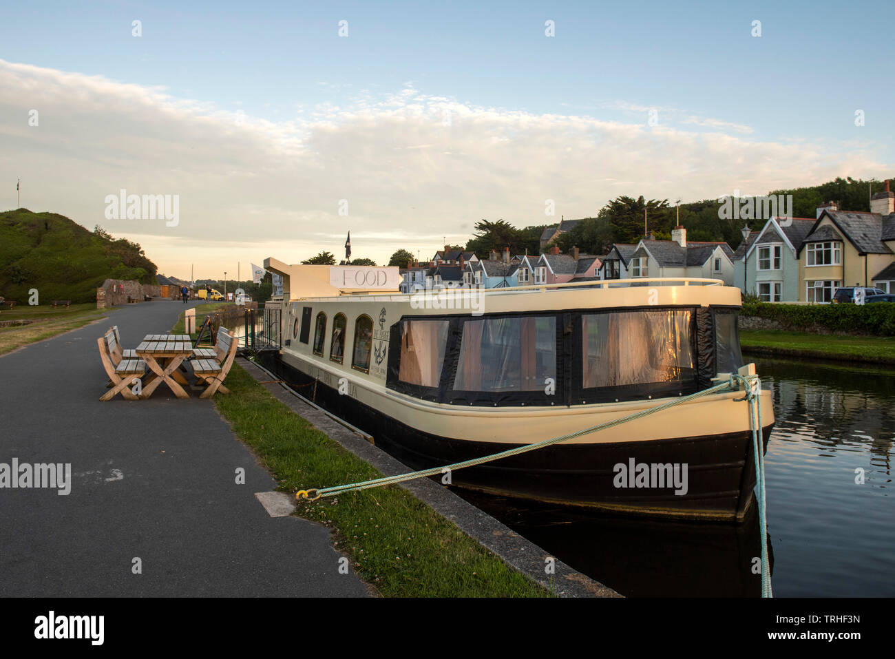 Sonnenuntergang am Kanal in Bude an der Küste von North Cornwall, England, Großbritannien Stockfoto