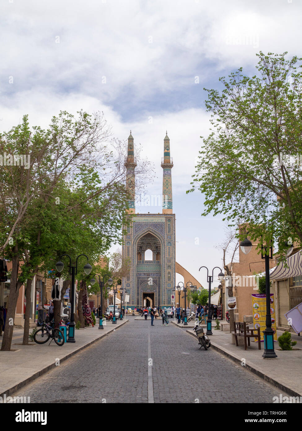 Außerhalb des 14. Jahrhunderts Masjid-e Jame Moschee in Yazd, Iran. Die Moschee ist für seine Mosaikfliesen bekannt und in Höchsten des Landes Portal. Es i Stockfoto