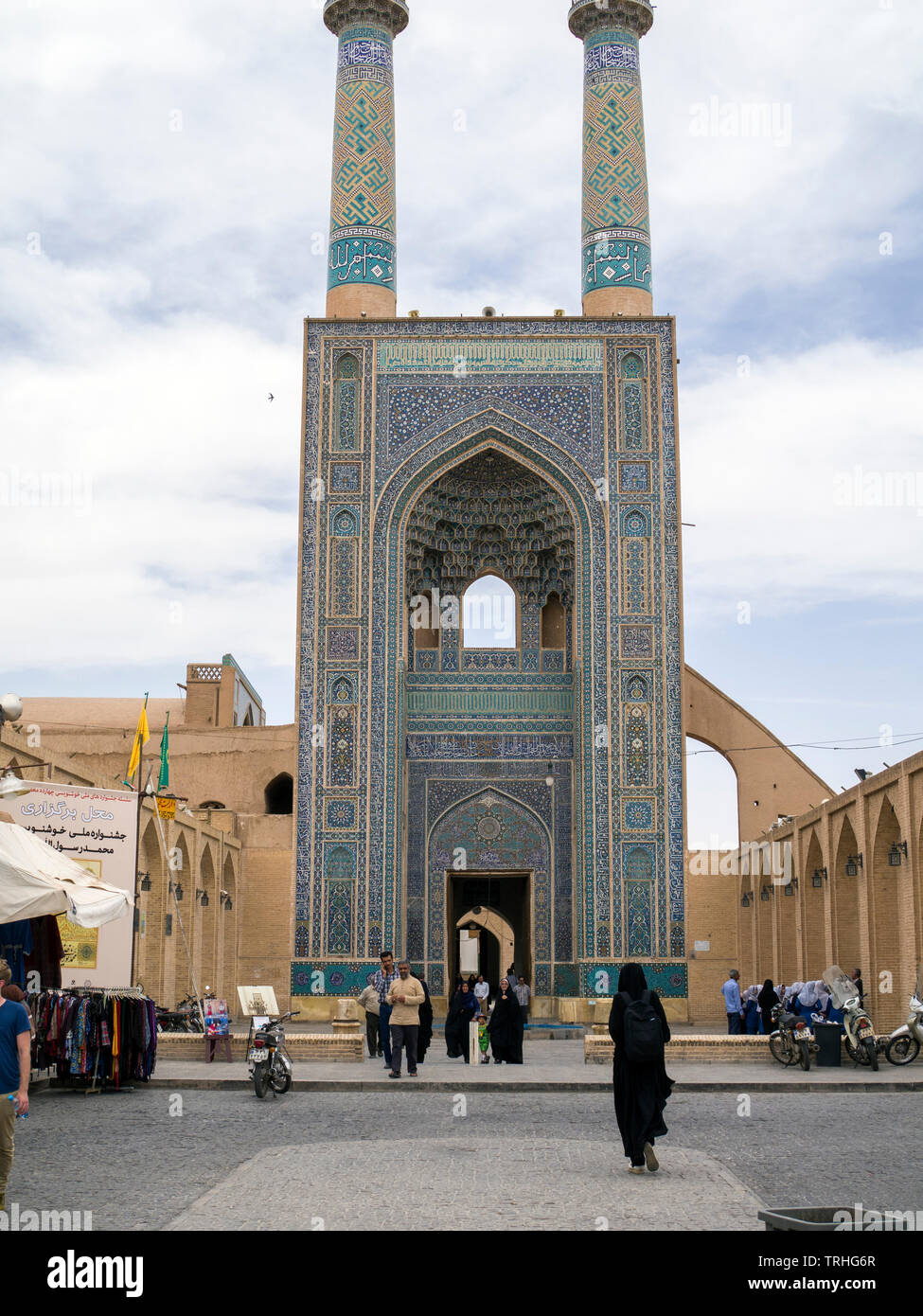 Außerhalb des 14. Jahrhunderts Masjid-e Jame Moschee in Yazd, Iran. Die Moschee ist für seine Mosaikfliesen bekannt und in Höchsten des Landes Portal. Es i Stockfoto