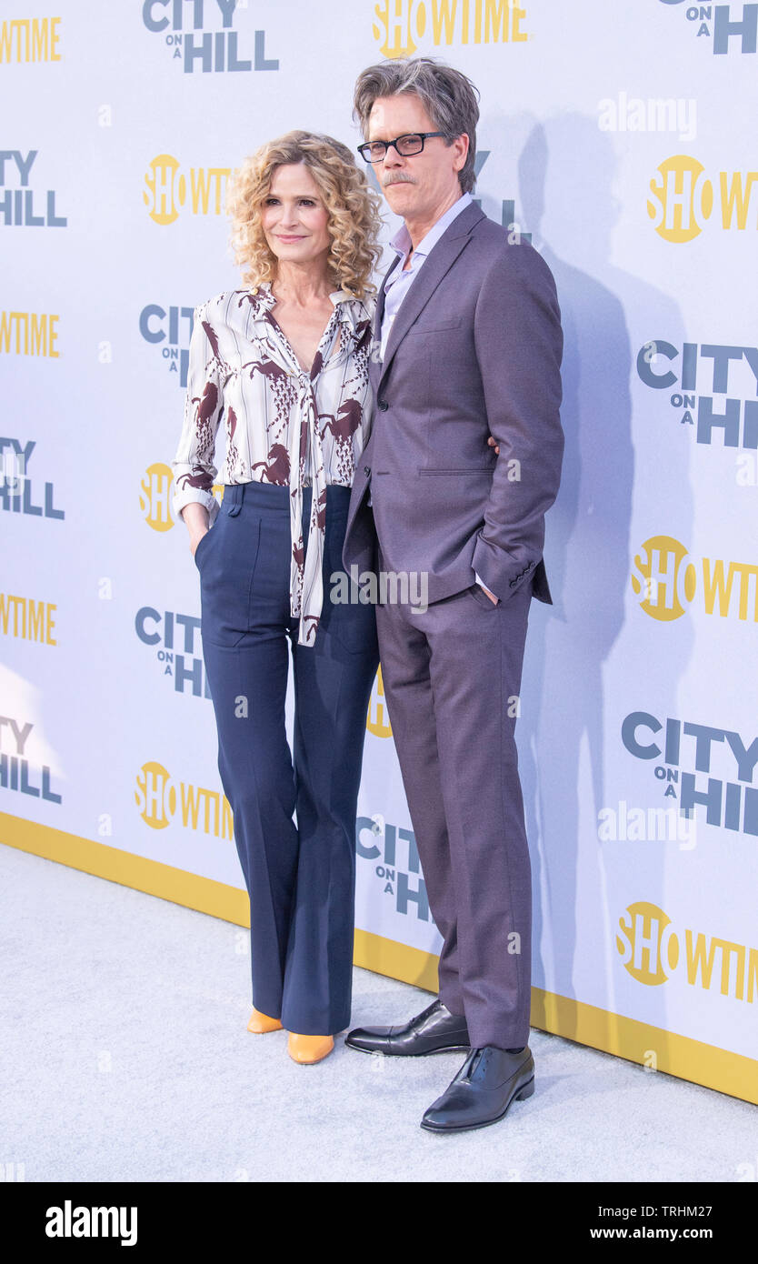 New York, NY - Juni 4, 2019: Kyra Sedgwick und Kevin Bacon besuchen Showtime Netzwerk Stadt auf einem Hügel New York Premiere an der SVA Theater Stockfoto