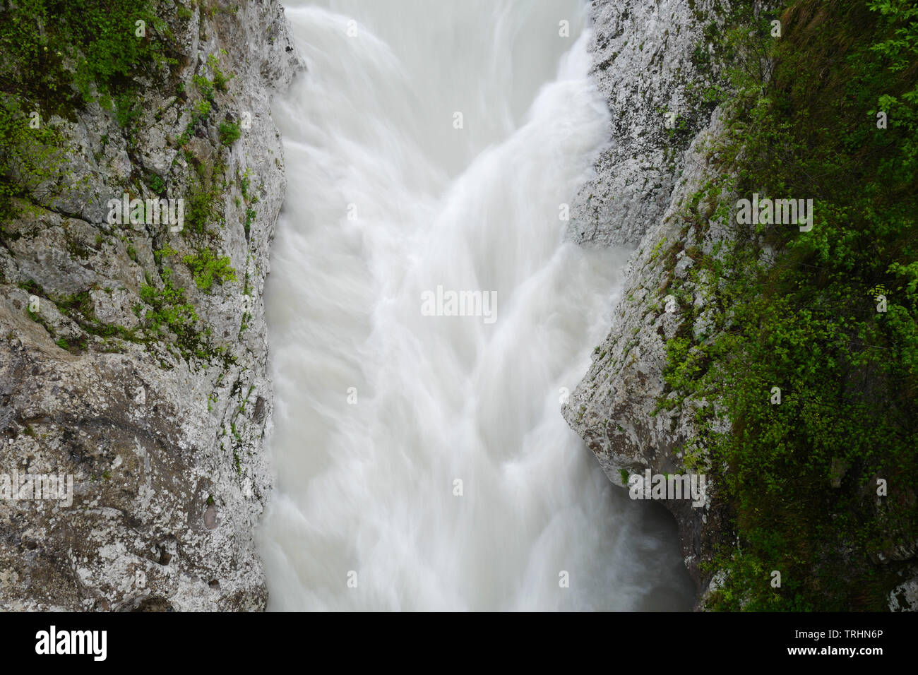 Luftaufnahme des Fluss Soca nach einem Regenguss in der Nähe von Kobarid, Slowenien. Stockfoto
