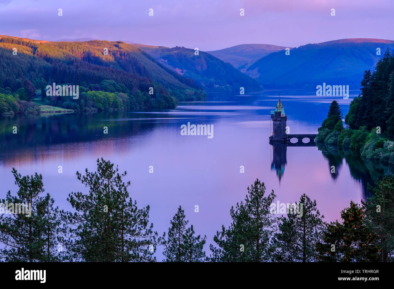 Lake Vyrnwy, Damm, vom Lake Vyrnwy Hotel & Spa, in der Mitte des Berwyn Mountain Range, Powys, Wales Stockfoto