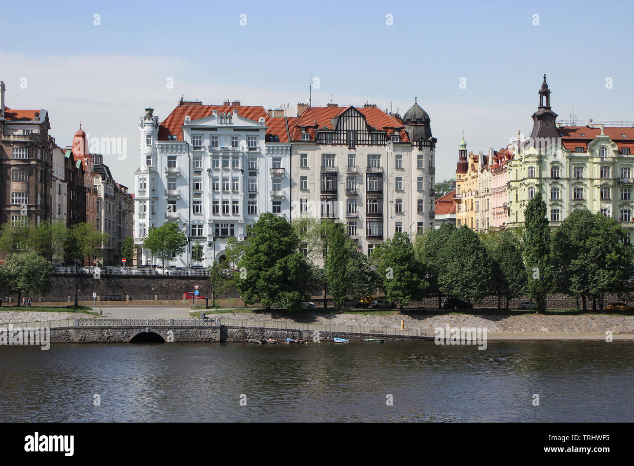 Schöne alte Gebäude auf Janáčkovo nábř. in Prag, Tschechische Republik Stockfoto