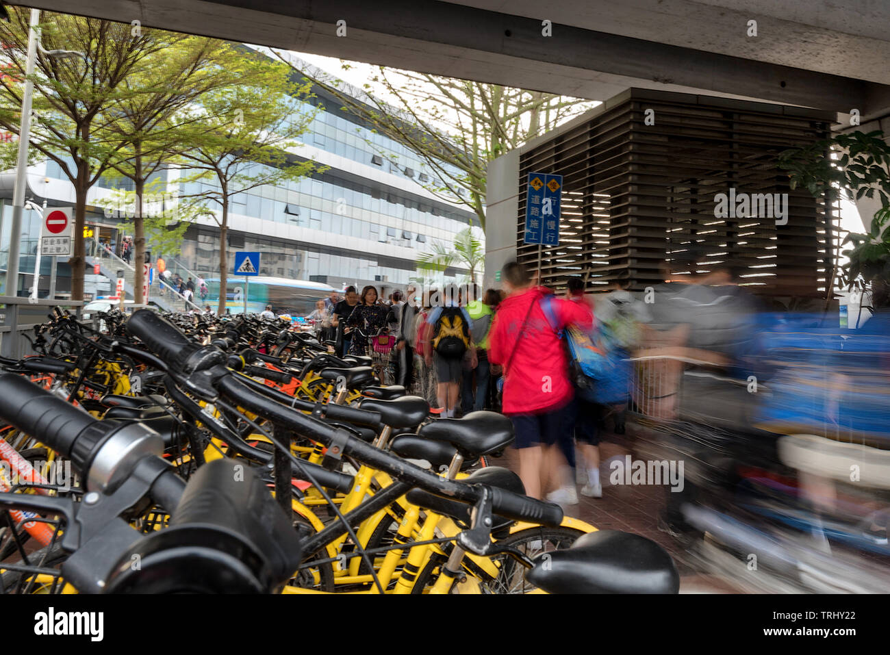SHENZHEN, China - 12.April: Morgen Szene am Fuxiang Station, die als Hafen für die Einreise nach Hongkong aus China dient, am 12. April 2018. Stockfoto