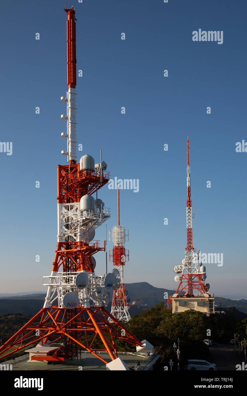 Kommunikation Türme an der Oberseite des Mount Inasa, Nagasaki, Japan Stockfoto