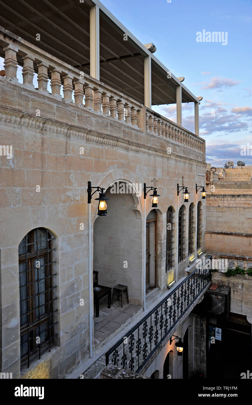 Klassische Architektur eines Hotels in Sanliurfa, Türkei Stockfoto