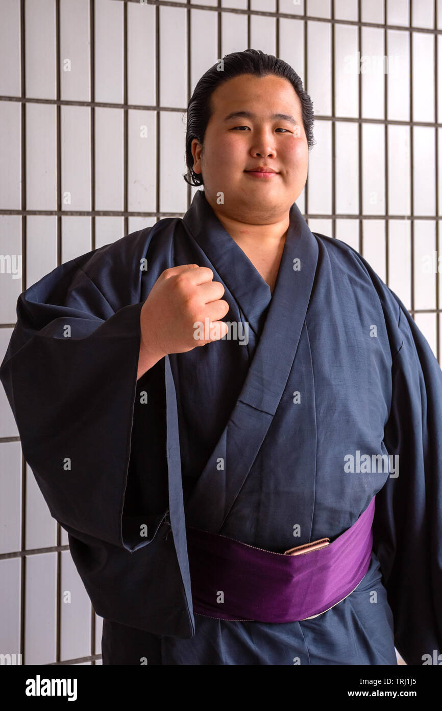 Tokyo, Japan - 25 April 2018: Junge japanische Sumo-ringer in Ryogoku Kokugikan (Ryogoku Sumo Hall) Stockfoto
